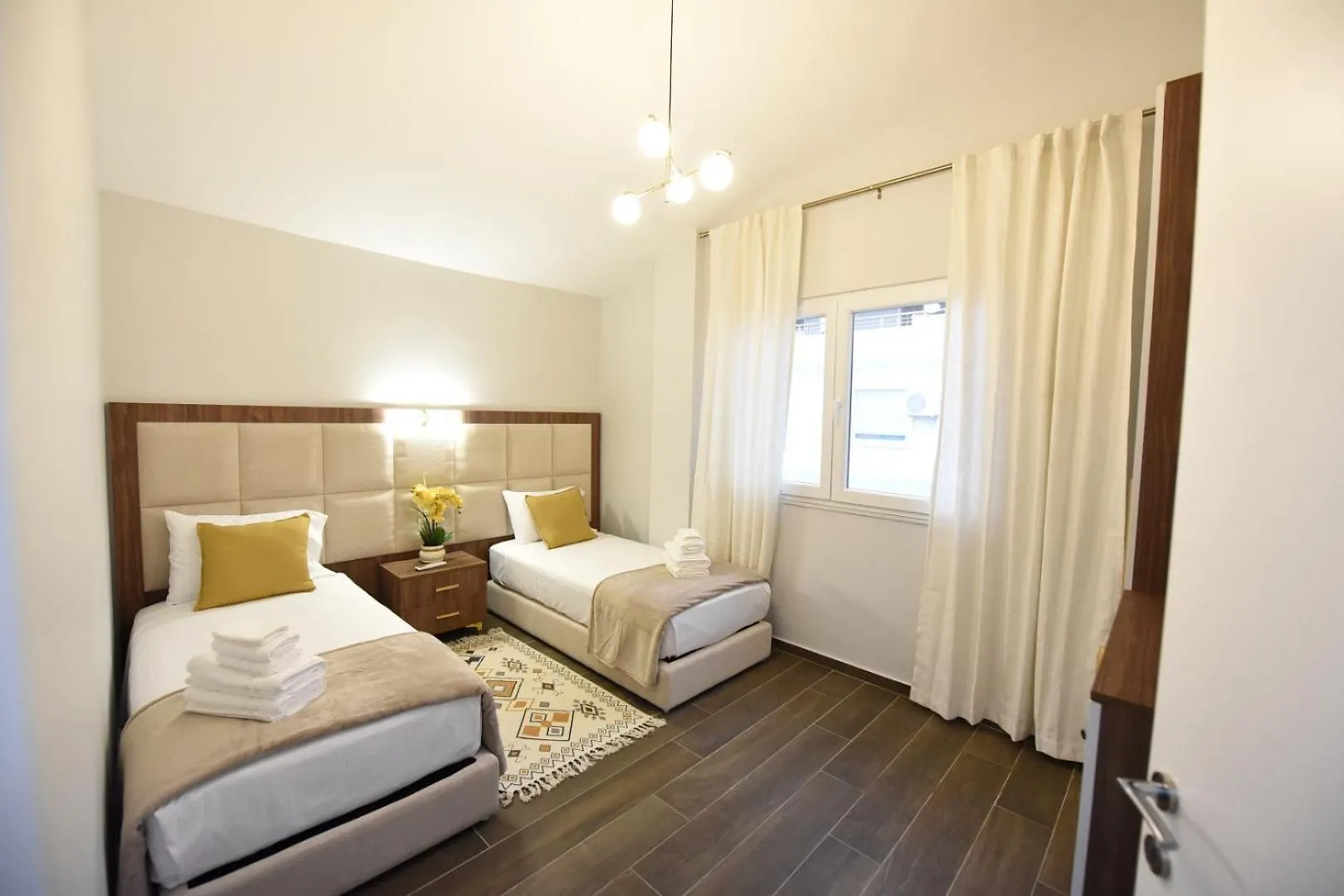 Serenity Villa Apartments 格勒姆