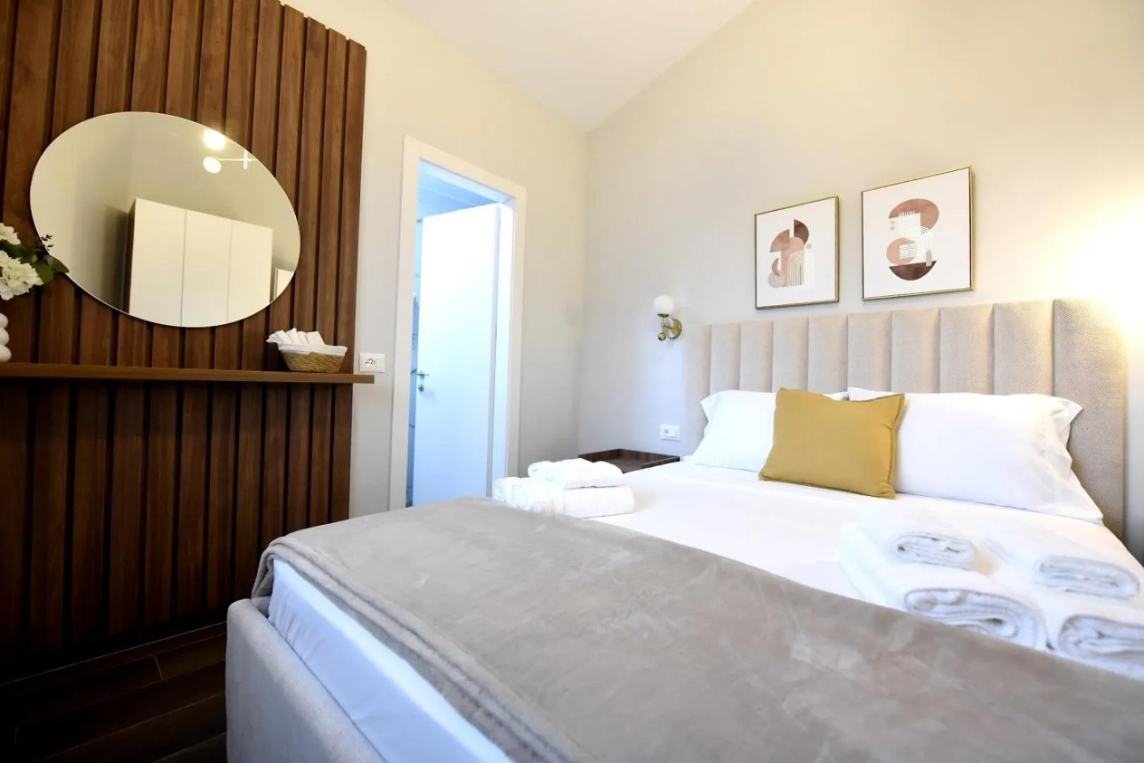 Serenity Villa Apartments 格勒姆