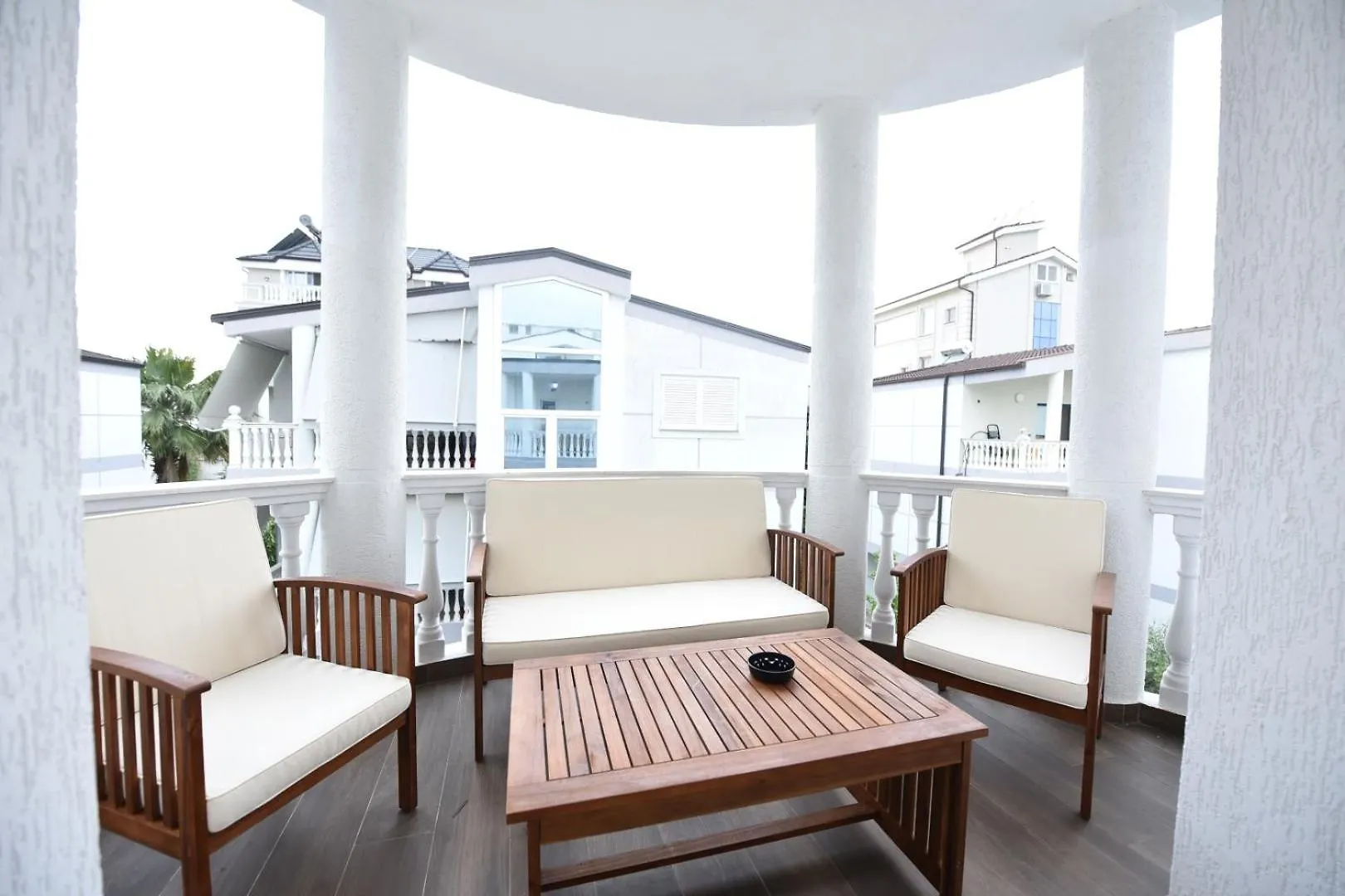 Serenity Villa Apartments 格勒姆