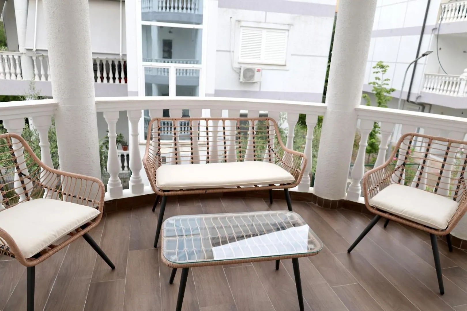 Serenity Villa Apartments 格勒姆