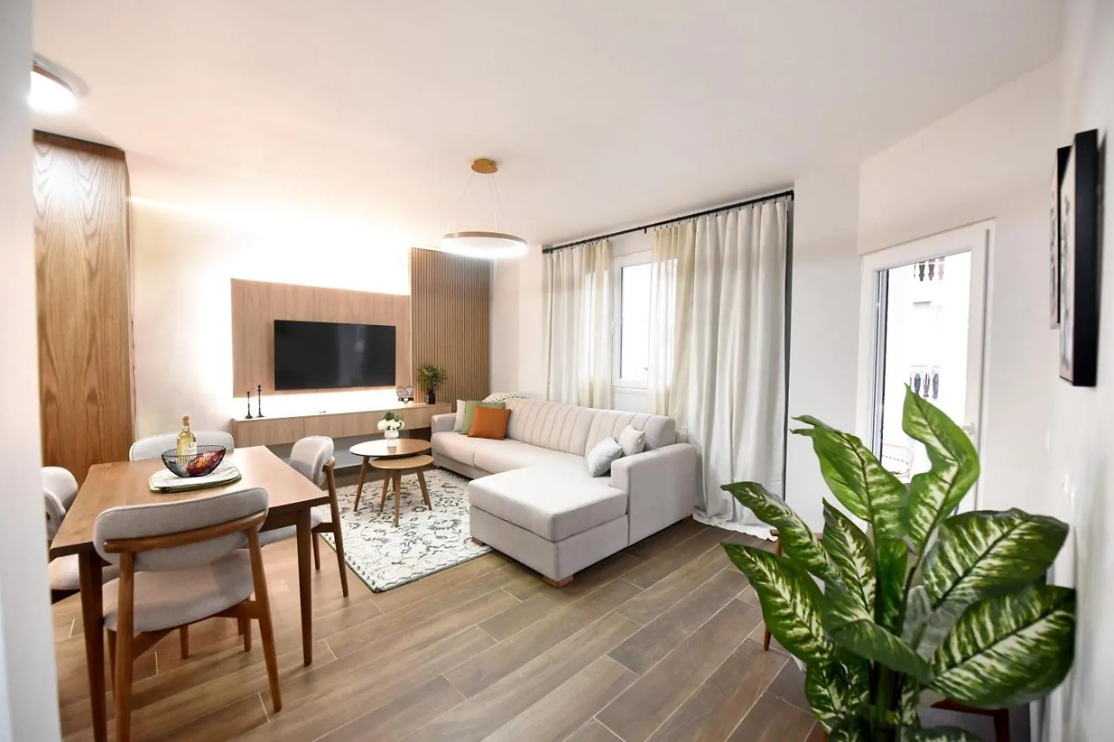 Serenity Villa Apartments 格勒姆