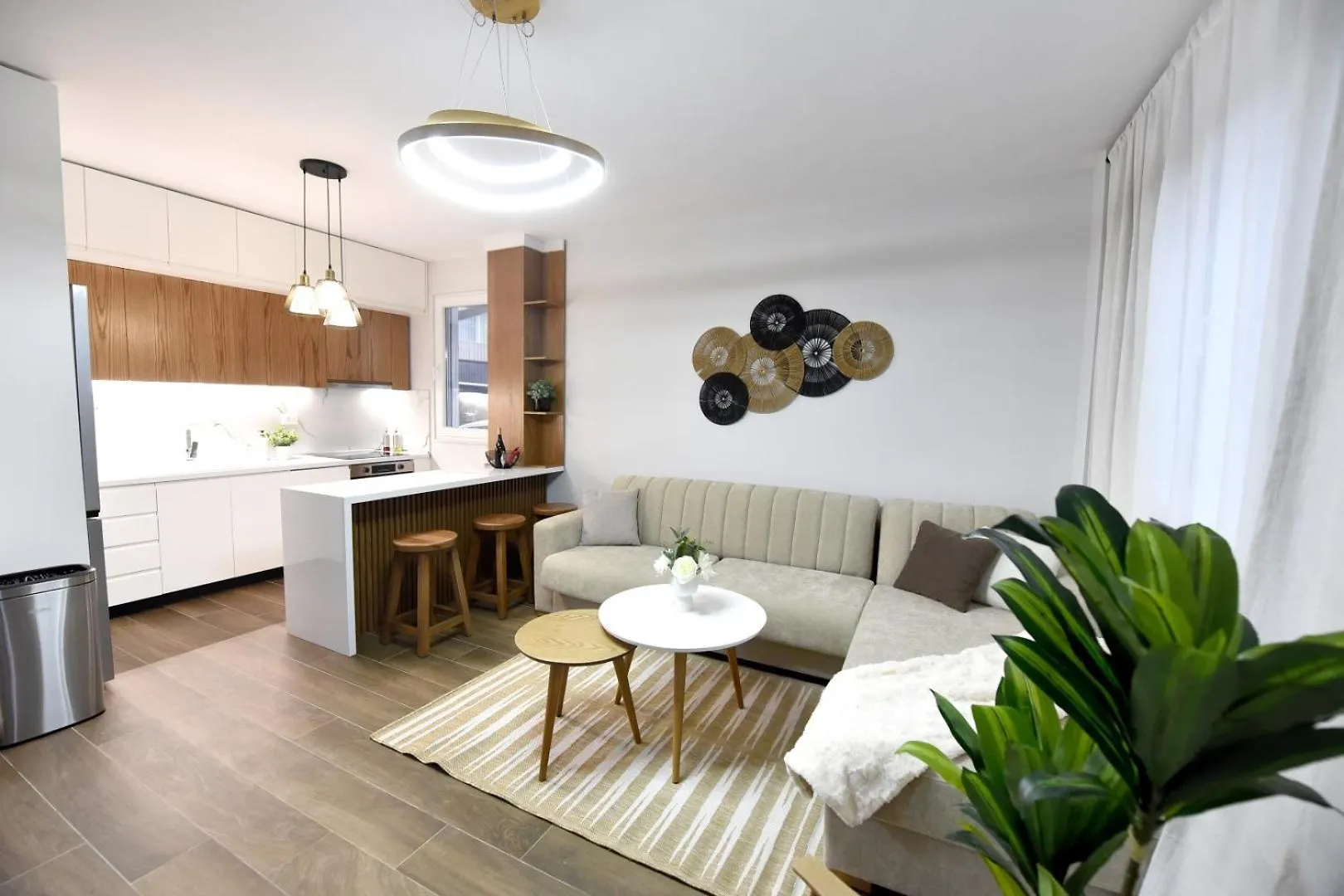 Serenity Villa Apartments 格勒姆