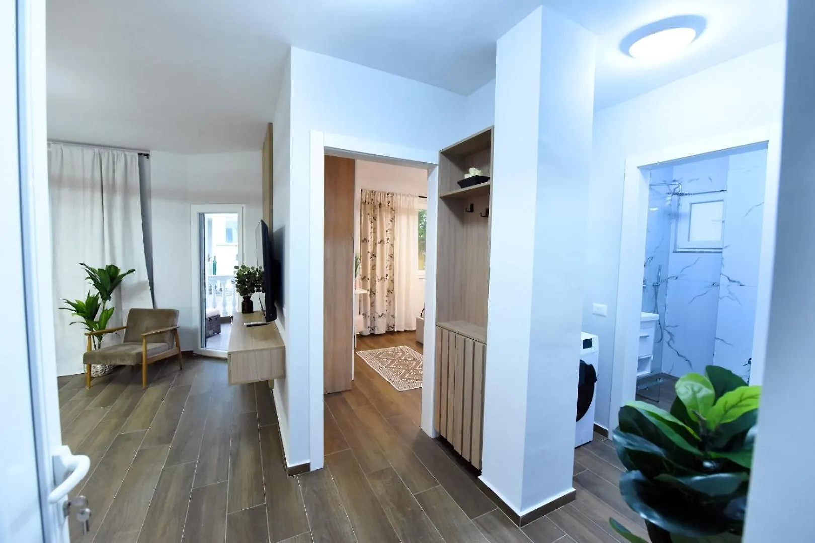 Serenity Villa Apartments 格勒姆