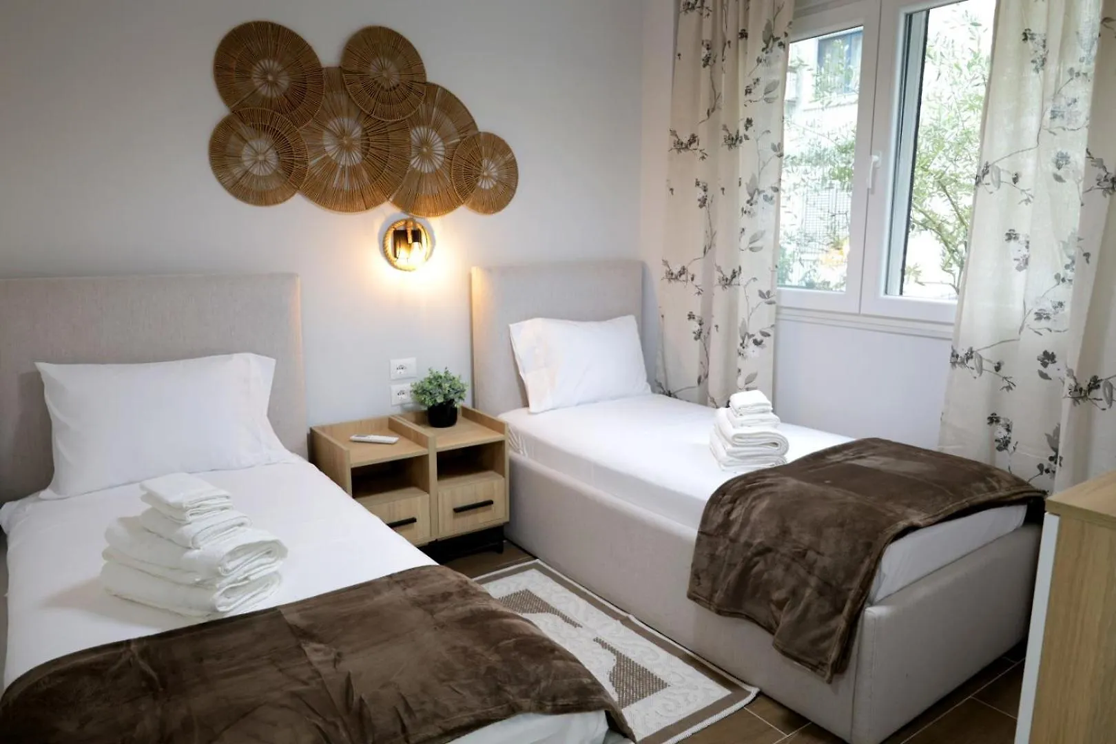 Serenity Villa Apartments 格勒姆